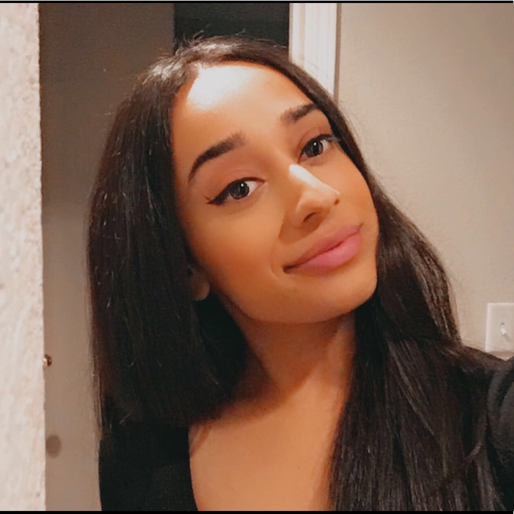 Meet your Posher, Aisha